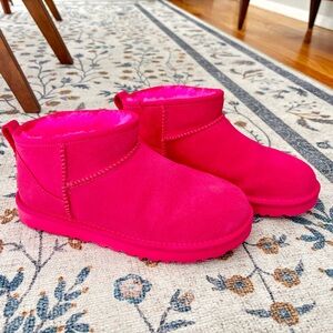 UGG Ultra Mini Carnation